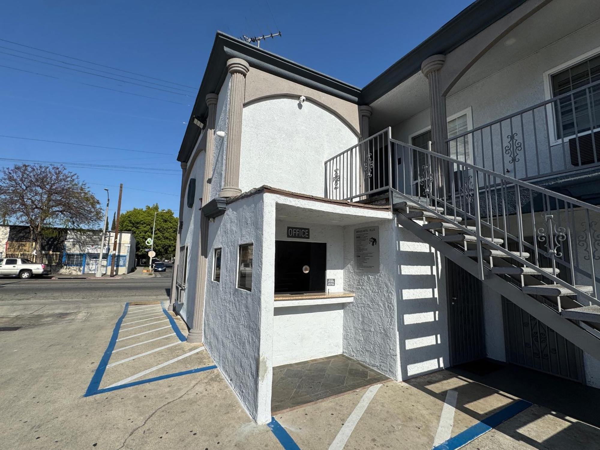 Bronco Motel South Central — Photos 3